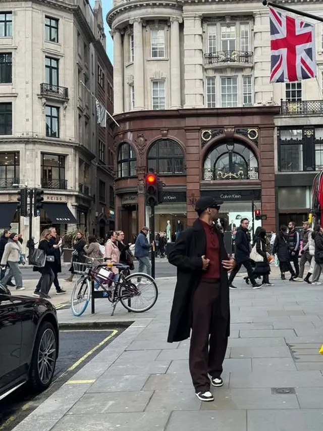 7 Momen Refal Hady Nikmati Liburan Ke London, Gayanya Tampil Keren