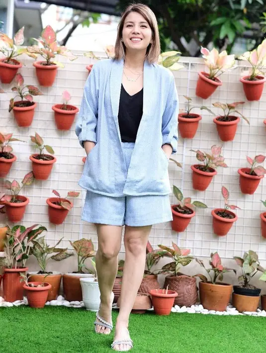 Dalam tayangan Channel Youtube Deddy Corbuzier, akhirnya Tya buka suara. Ia bercerita soal diet yang dijalankan dan buku yang sempat menjadi kontroversi.  (Instagram/tya_ariestya)