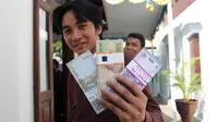 Antrean warga yang ingin menukarkan uang pecahan telah menjadi pemandangan setiap hari di lingkungan Bank Indonesia Solo. 
