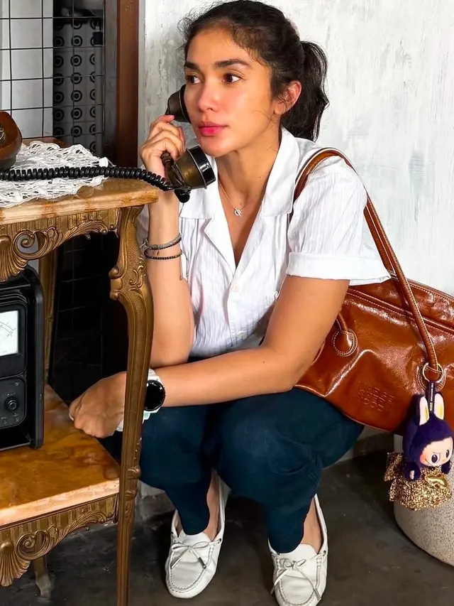 Ussy Sulistiawaty Buktikan Awet Muda dengan Fashion yang Selalu On Point (Instagram/@ussypratama)