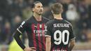 Ekspresi kecewa striker AC Milan, Zlatan Ibrahimovic dan rekannya Charles De Ketelaere setelah ditahan imbang 1-1 Salernitana pada laga pekan ke-26 Liga Italia 2022/2023 di San Siro Stadium, Milan, Selasa (14/3/2023) dini hari WIB. (AP Photo/Luca Bruno)