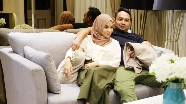 Mengaku Tiap Hari Makin Cinta, Ini 7 Potret Mesra Bebi Romeo dan Meisya Siregar