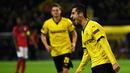 Ekspresi pemain Borussia Dortmund, Henrik Mkhitaryan, setelah mencetak gol ke gawang FK Qabala dalam lanjutan Grup C Liga Europa di Stadion Signal Iduna Park, Dortmund, Jerman, Jumat (6/11/2015) dini hari WIB. (AFP Photo/Patrik Stollarz)