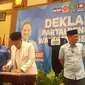 Ketua DPD PKS Kota Semarang, Suharsono, menandatangani dukungan kepada Yoyok Sukawi sebagai calon Wali Kota Semarang. Foto: liputan6.com/felek wahyu&nbsp;