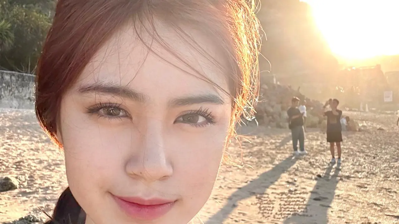 8 Potret Rinoa Aurora Senduk Tampil dengan Gaya Kasual Ini Curi Perhatian