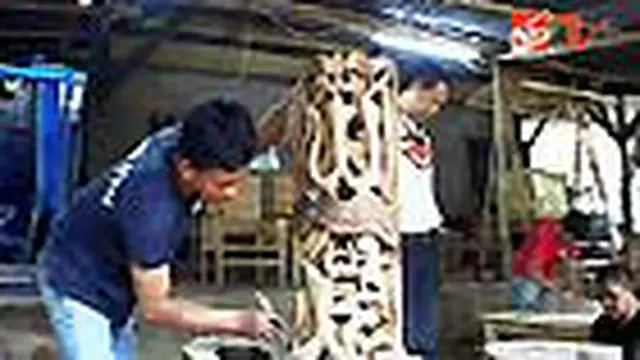 Kaligrafi Tiga Dimensi dari Limbah Kayu