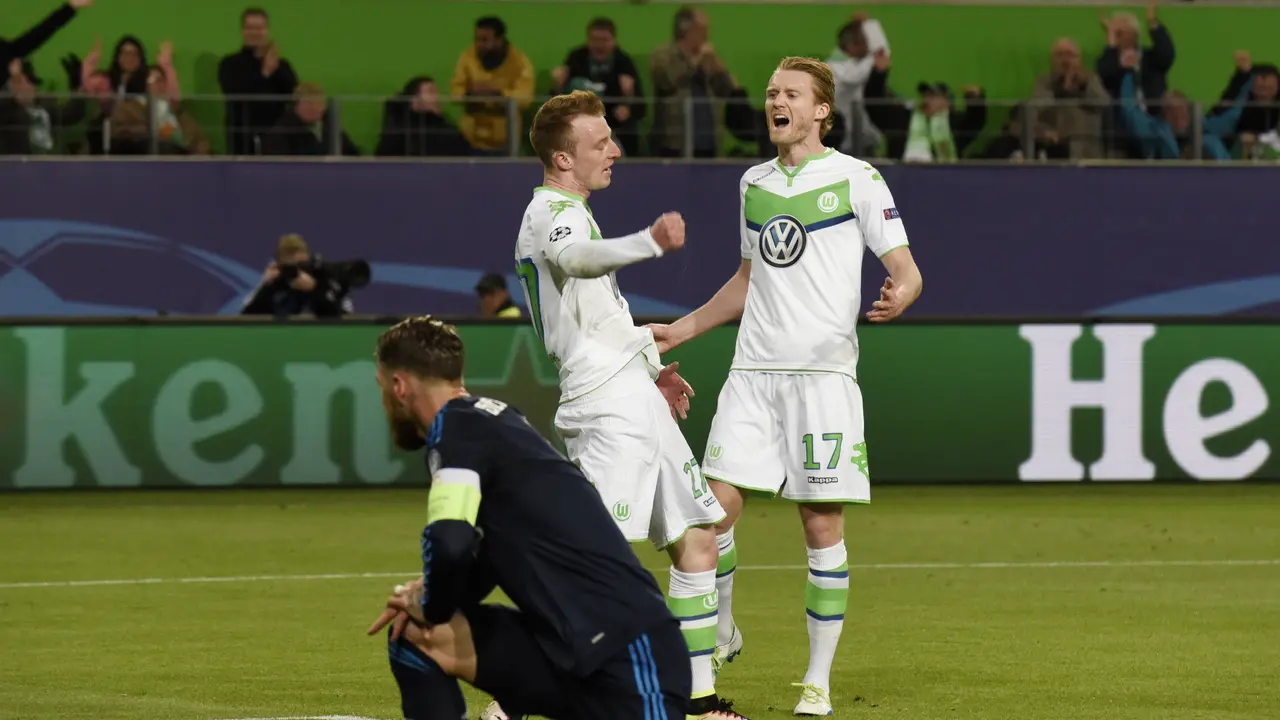  Striker Wolfsburg Andre Schurrle (kanan) (Reuters)