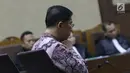 Terdakwa suap pengadaan barang/jasa di PT Krakatau Steel yang juga Dirut PT Grand Kartech, Kenneth Sutardja saat menjalani sidang putusan di Pengadilan Tipikor, Jakarta, Kamis (15/8/2019). Sebelumnya, Kenneth Sutardja dituntut 2 tahun penjara dan denda Rp 100 juta. (Liputan6.com/Helmi Fithriansyah)