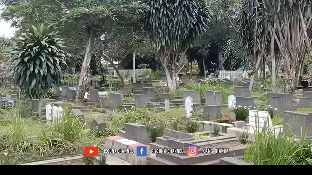 6 Potret Terbaru Makam Mendiang Komedian Jojon, Ditumbuhi Rumput Liar