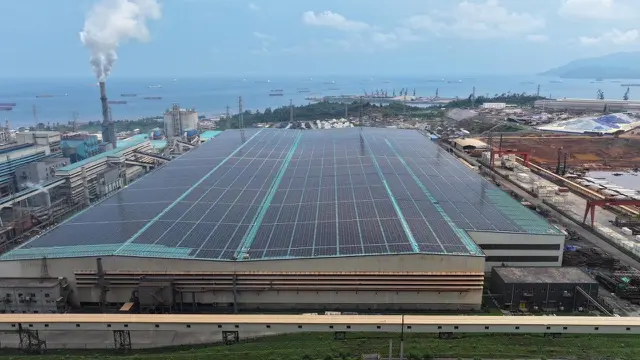PT DSI pasang 119.800 panel surya di Kawasan IMIP. Proyek energi terbarukan ini mampu kurangi emisi CO2 hingga 81 ribu ton per tahun. (Dok IMIP)