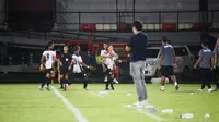 Skuad Timor Leste saat mencetak gol ke gawang Timnas Indonesia. (Maheswara Putra/Bola.com)