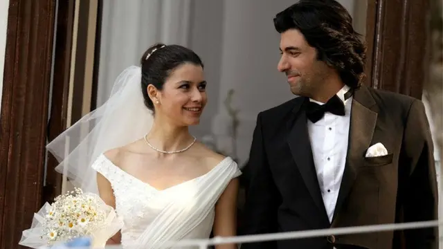 Engin Akyurek dan Beren Saat