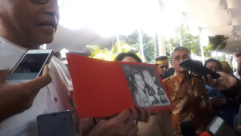 Perangko Habibie-Ainun Seri Pertama