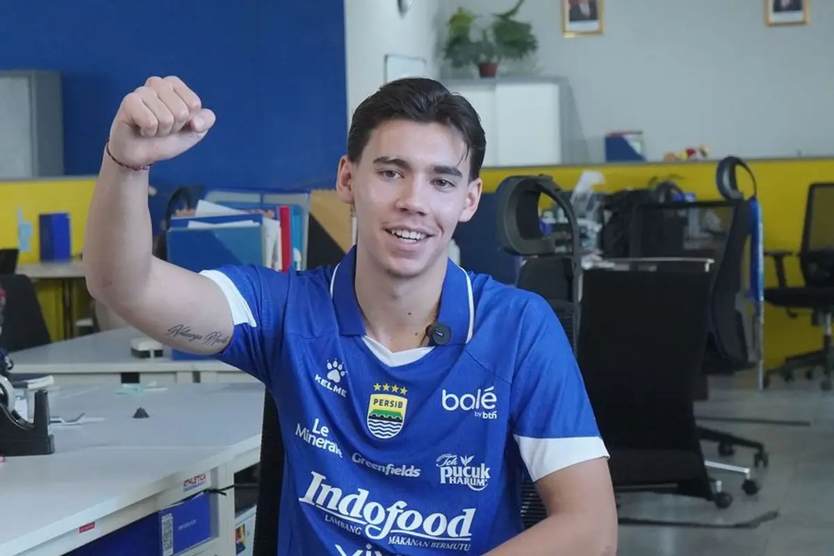Bek Persib Bandung, Dion Markx.