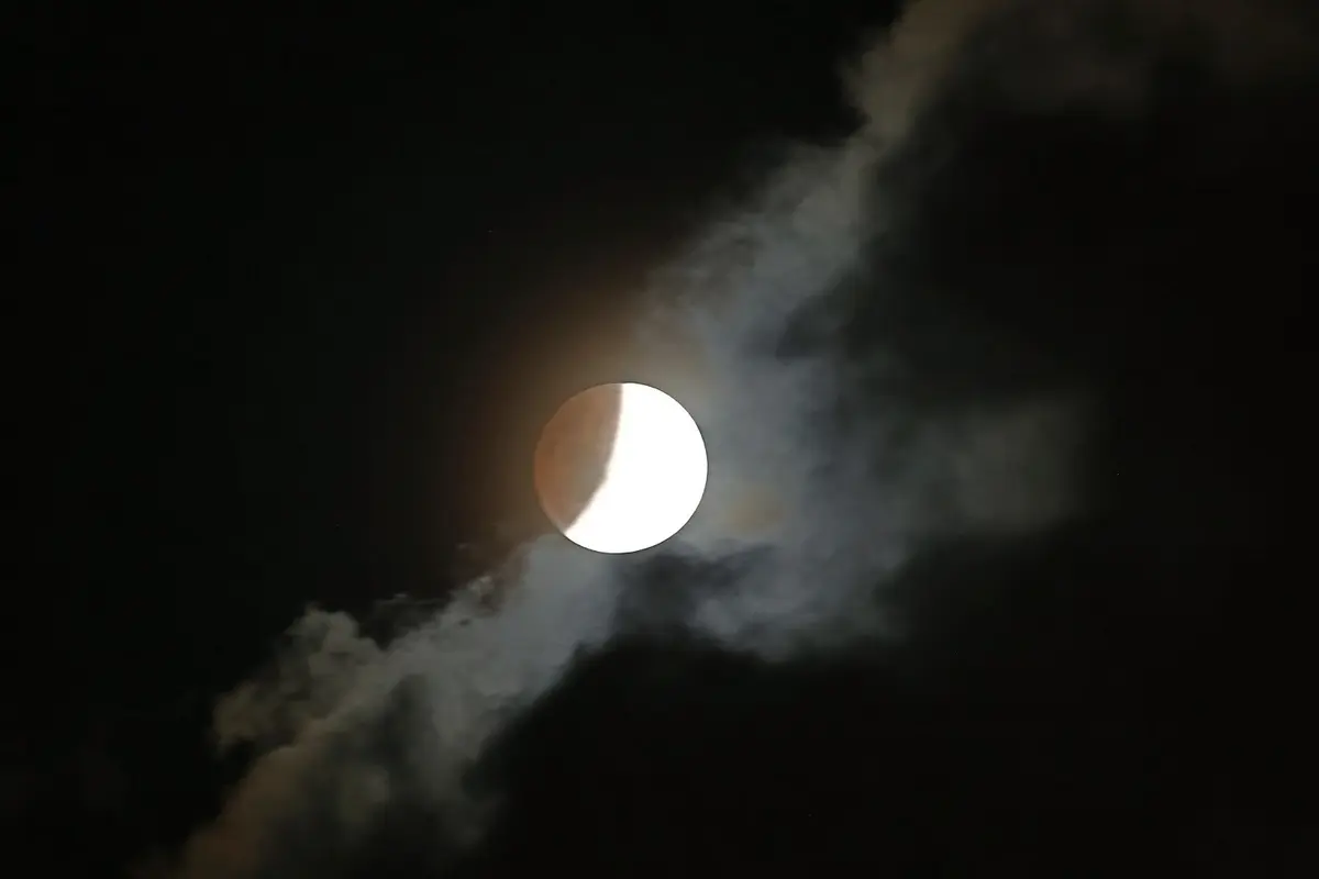 [Bintang] Gerhana Bulan