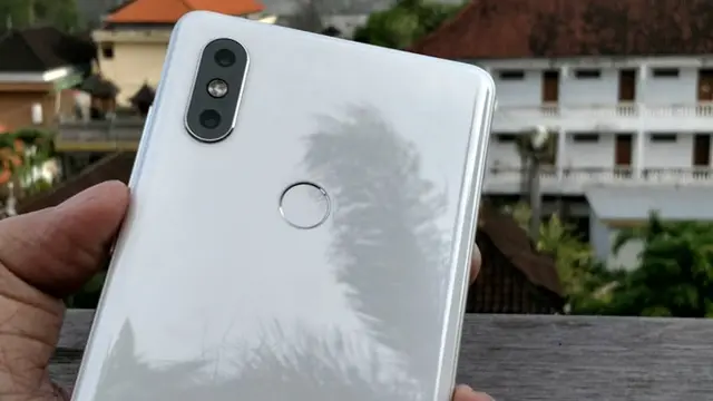 Xiaomi Mi MIX 2S. Liputan6.com/Yuslianson