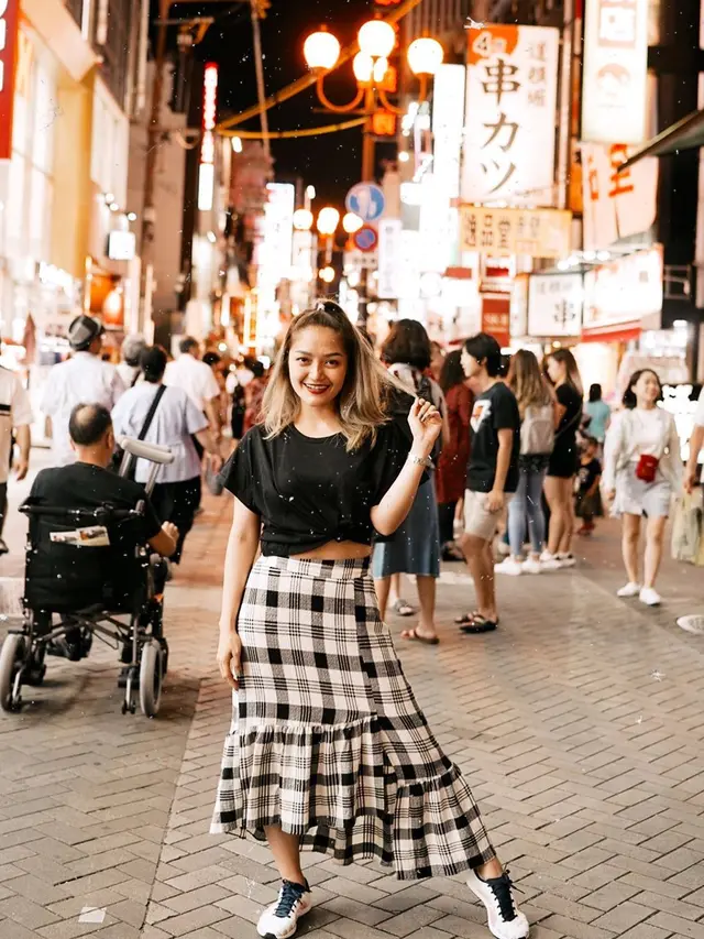 6 Potret Seru Siti Badriah Liburan ke Jepang dengan Suami