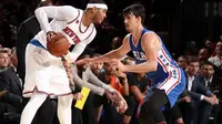 Forward New York Knicks, Carmelo Anthony, menjadi penentu kemenangan timnya atas Philadelphia 76ers dalam lanjutan NBA, Sabtu (25/2/2017). (NBA.com)