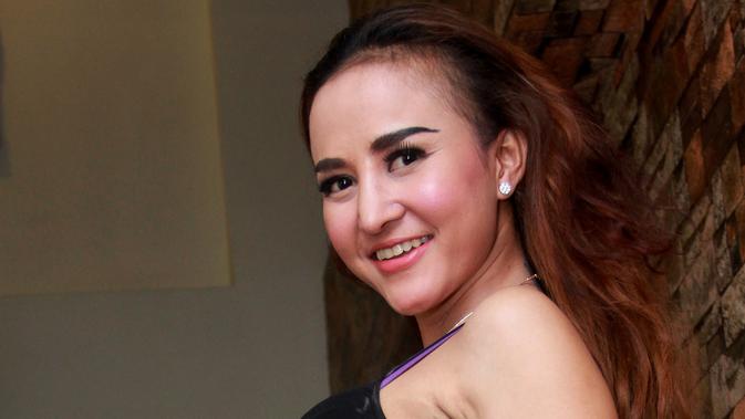 Ternyata Ini Sumber Kekayaan Cynthiara Alona Yang Capai Triliunan News Entertainment Fimela Com