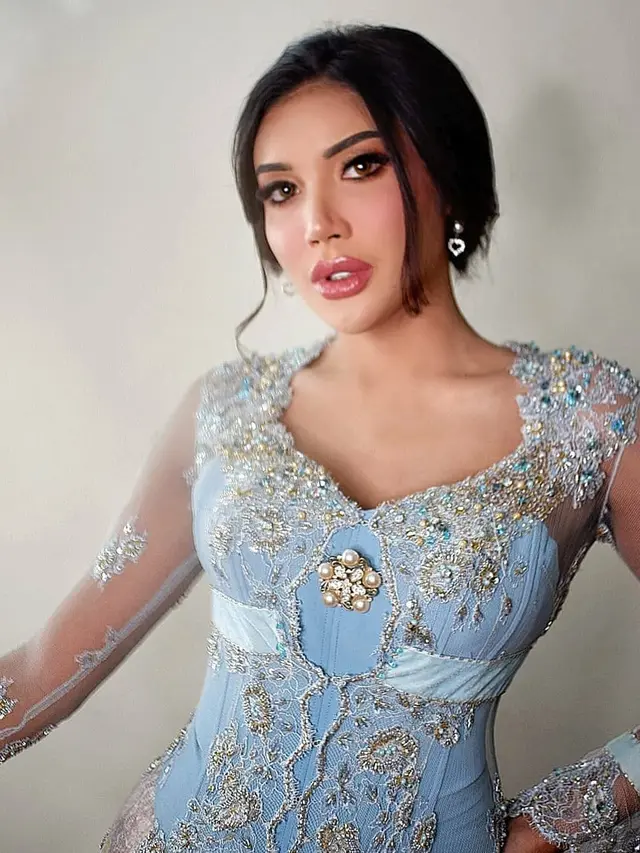 Hadiri Siraman Aurel Hermansyah, Ini 6 Potret Millen Cyrus yang Curi Perhatian