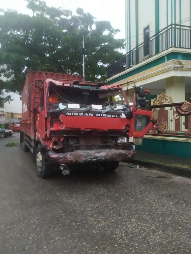 Truk nahas di Balikpapan