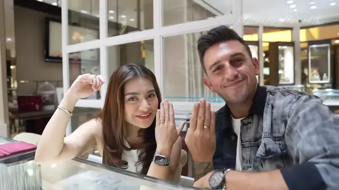 Nathalie Holscher - Ladislao