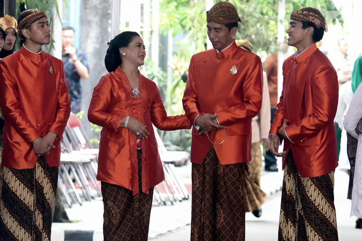 Jokowi Salami Tamu yang Pulang