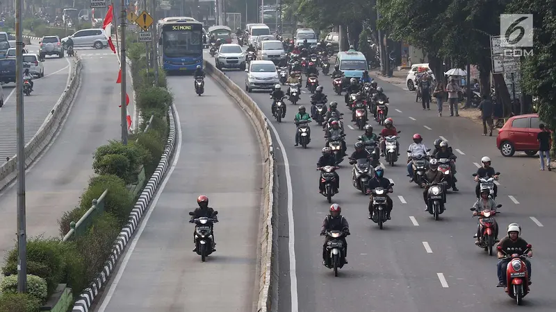 Bermental Buruk, Banyak Pengendara Terobos Jalur Transjakarta Meski Jalanan Lengang