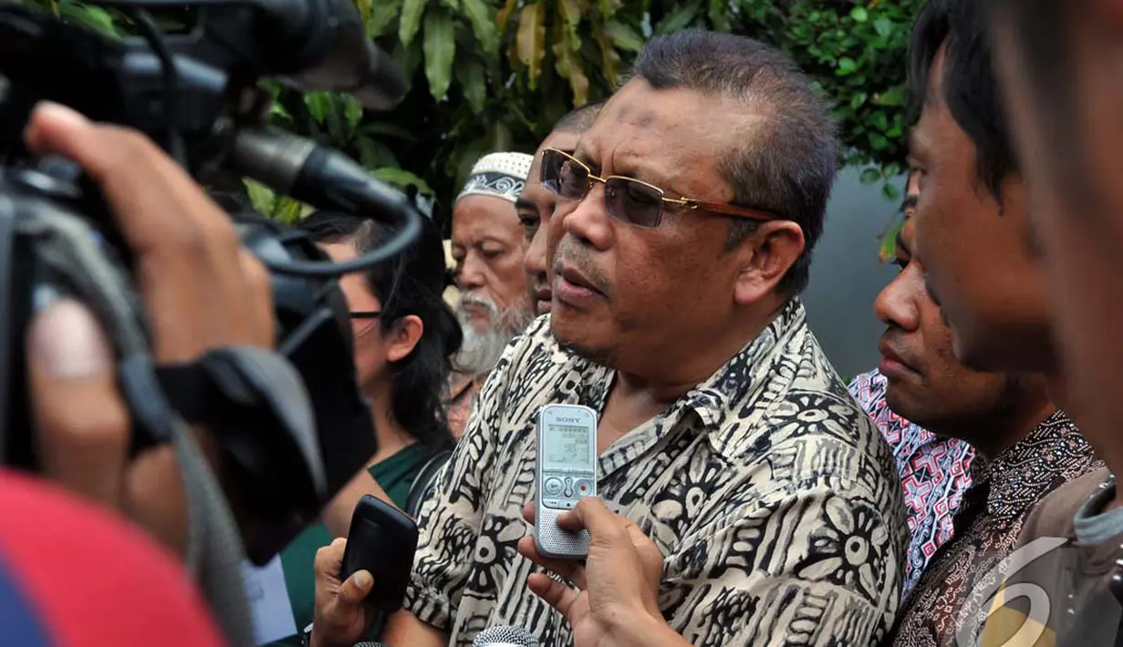 Eggi Sudjana  adalah pengacara dari tersangka kasus dugaan korupsi Transjakarta 2013 Udar Pristono, Jakarta, Jumat (19/9/2014) (Liputan6.com/Johan Tallo)