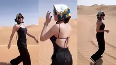 Ada yang menarik dari potret Wika Salim saat berada di gurun pasir. Hal itu pun sampai jadi sorotan para netizen. Melihat video tersebut banyak netizen yang salah fokus dengan penampilan Wika Salim dengan memakai pakaian seksi dengan bagian belakang begitu terbuka&nbsp;(FOTO: instagram.com/wikasalim)