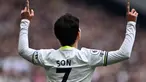 Sejak era Premier League di Liga Inggris pada musim 1992/1993, hingga kini tercatat 34 pemain telah berhasil mencetak 100 gol atau lebih bersama klub yang dibelanya. Pemain terbaru yang meraih catatan tersebut adalah sayap kiri Tottenham Hotspur, Son Heung-min, top skor Liga Inggris musim 2021/2022 lalu yang musim ini telah mencetak 7 gol bagi Spurs. Ia bergabung dengan 4 pemain lain di musim 2021/2022 sebagai 5 pemain terakhir yang mampu mencatatkan 100 gol di Liga Inggris. Berikut daftar lengkapnya. (AFP/Ben Stansall)