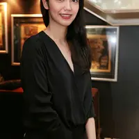 "Tapi sisi cuek dan tomboy perempuan itu kebagi dan ke pecah juga kan. Nah mbak Yanti tuh ada cuek-cuek betawinya, lebih beda lah sama cueknya aku. Aku mikir aku orangnya nggak feminim banget," ujarnya. (Galih W. Satria/Bintang.com)