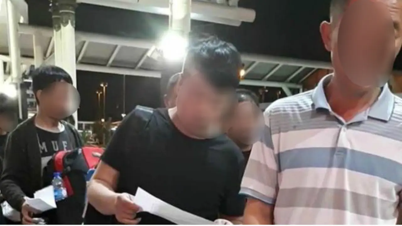 Sejumlah TKA asal Cina yang bekerja di wilayah Morosi, Kabupaten Konawe.(Liputan6.com/Ahmad Akbar Fua)