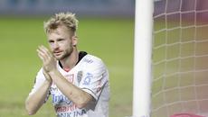 Striker Bali United, Melvin Platje, saat melawan Semen Padang pada laga Piala Presiden 2019 di Stadion Patriot, Jawa Barat, Senin (11/3). Bali United menang 2-1 atas Semen Padang. (Bola.com/M Iqbal Ichsan)