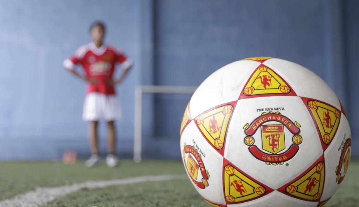 Ibrahim Zikri, pesepak bola muda Indonesia yang akan mewakili Asia Tenggara  dalam ajang Manchester United Soccer School World Skills Final 2015 di Manchester, Inggris, 5-8 November 2015. (Bola.com/Vitalis Yogi Trisna)