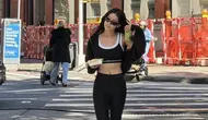Kazuha LE SSERAFIM Pamer Gaya Athleisure di Tengah Musim Gugur