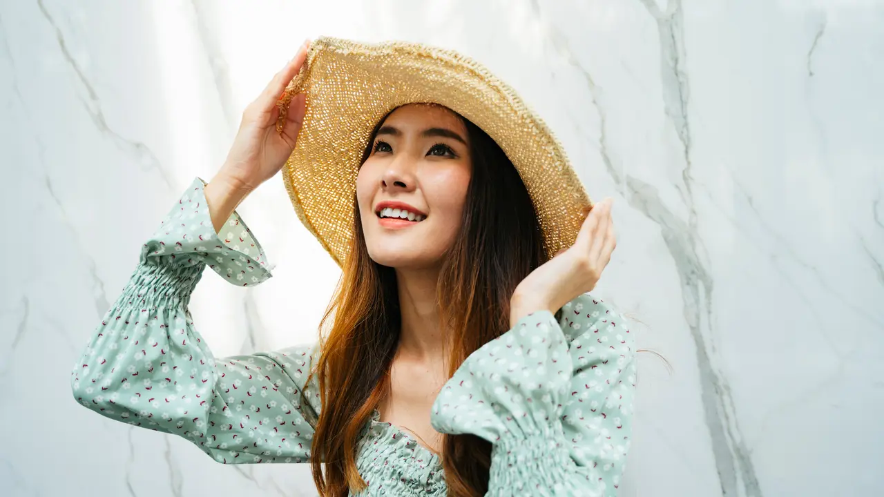 perempuan bahagia