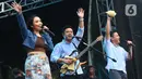 Tampil enerjik, HIVI! berhasil memikat penonton serta pengunjung Social Chic 2024 dengan membawakan lagu-lagu hits dari album miliknya. (Liputan6.com/Angga Yuniar)