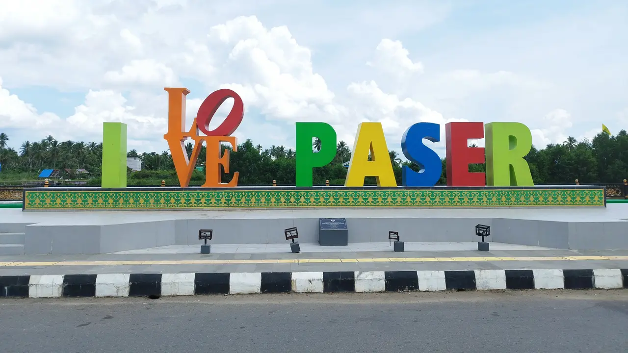 Sejenak Bersantai di Taman Siring Kandilo yang Jadi Ikon Paser