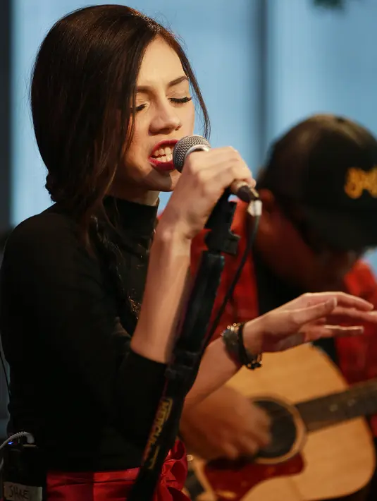 Pada saat acara berlangsung,dengan suara nya yang khas Shae pun mempersembahkan lagu nya ‘Dream’. (Deki Prayoga/Bintang.com)