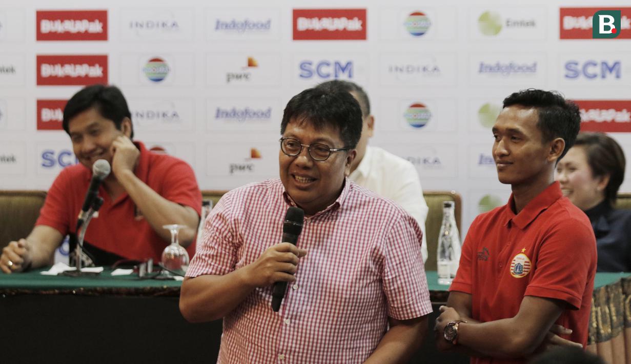Dirut Persija, Gede Widiade, saat konferensi pers jelang laga final Piala Presiden 2018 di Hotel Sultan, Jakarta, Kamis (15/2/2018). Final dan semifinal Piala Presiden 2018 akan digelar di SUGBK Jakarta. (Bola.com/M Iqbal Ichsan)