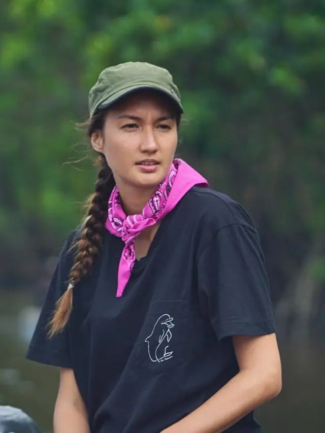 Gaya Liburan Nadine Chandrawinata di Alam Bebas, Memesona