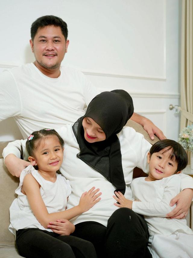 6 Potret Ryana Dea Umumkan Kehamilan Ketiga, Sudah Pamer Baby Bump