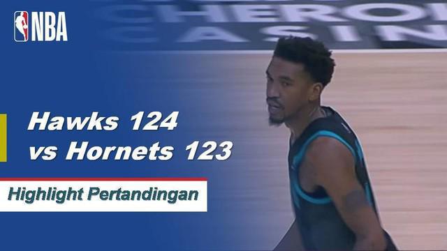 John Collins menyangkal permainan Kemba Walker memenangkan usaha tembakan pada buzzer saat Atlanta mengalahkan Charlotte, 124 - 123.