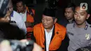 Bupati Sidoarjo, Saiful Ilah mengenakan rompi tahanan usai menjalani pemeriksaan 1x24 jam pasca terjaring operasi tangkap tangan (OTT) di Gedung KPK, Jakarta, Kamis (9/1/2020). (merdeka.com/Dwi Narwoko)