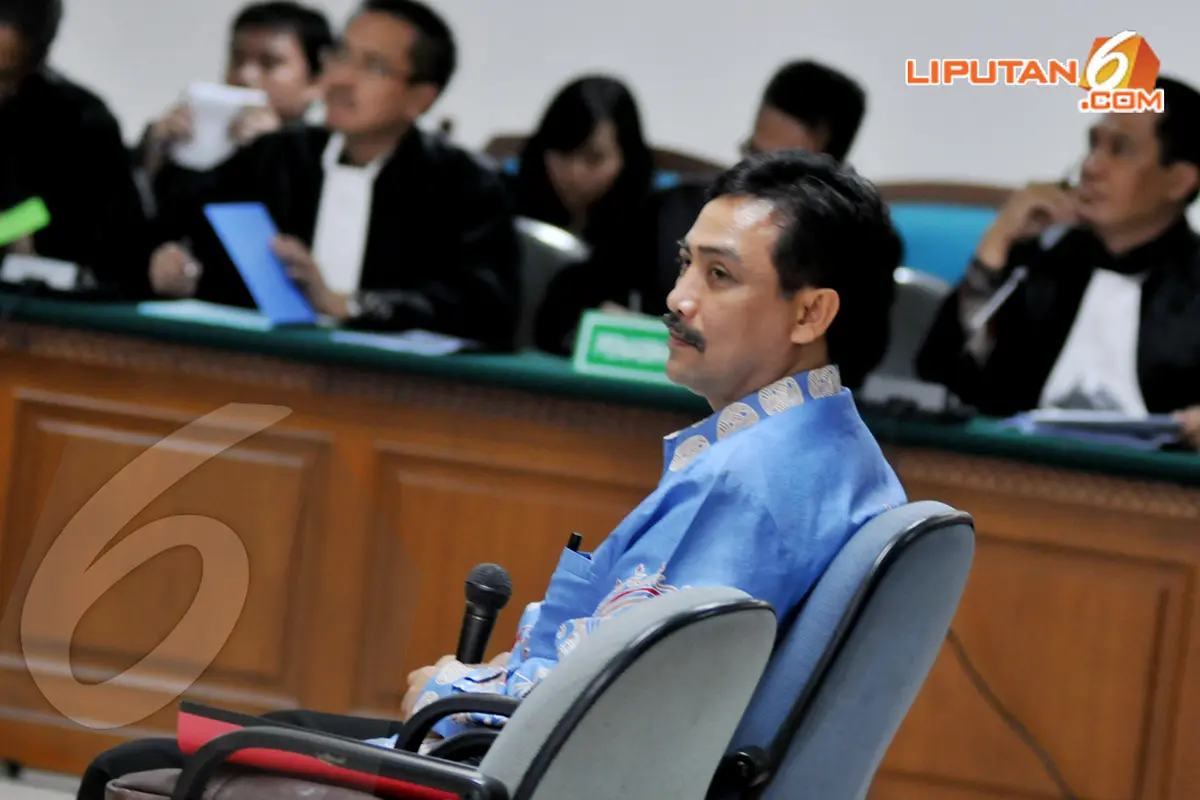 [FOTO] Eksepsi Ditolak Hakim, Andi Mallarangeng Cengar-cengir