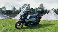 Yamaha NMax Turbo yang telah dipasangkan aksesori resmi. (Liputan6.com/Septian Pamungkas)