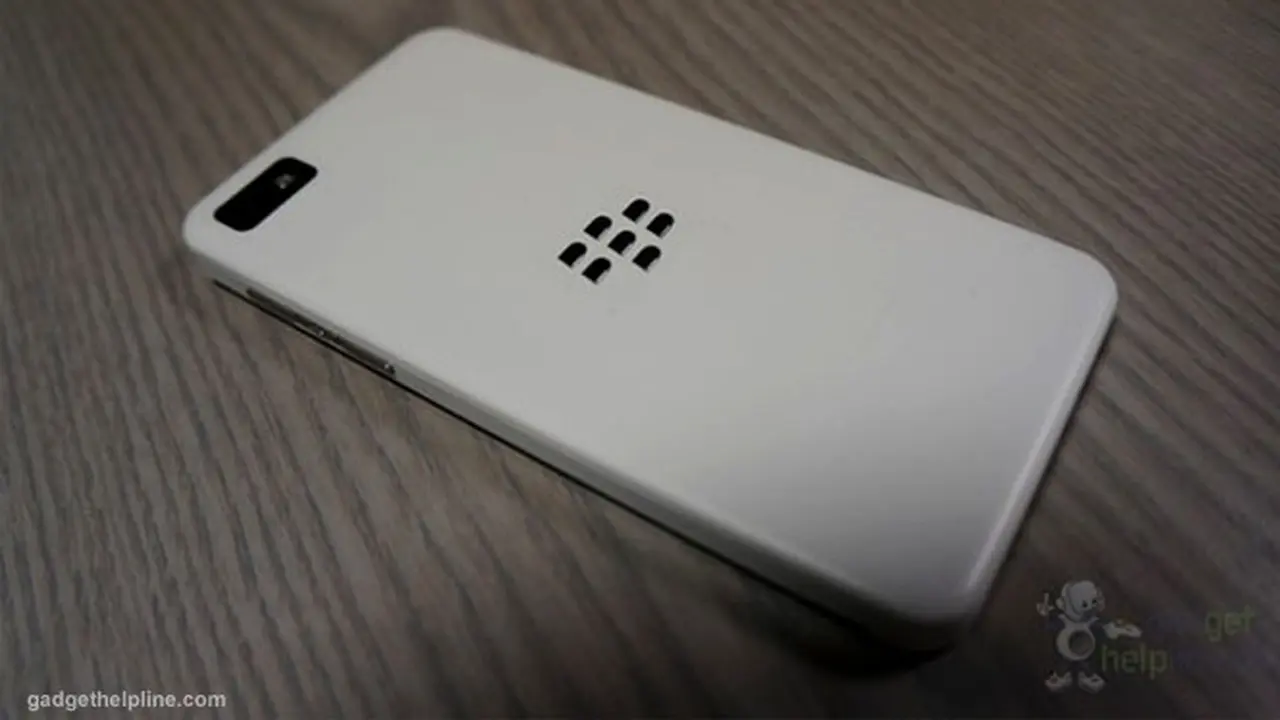 blackberry-z10-130129b.jpg