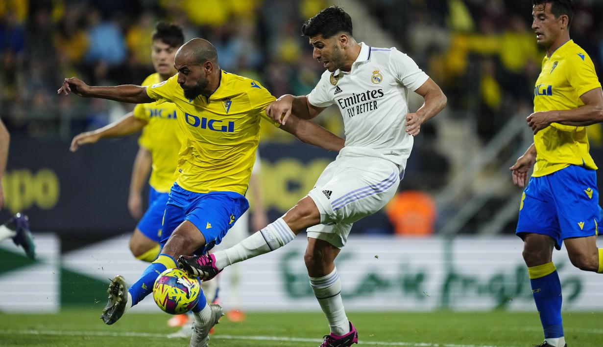 Los Blancos sukses mempermalukan tuan rumah Cadiz 2-0. (AP Photo/Jose Breton)