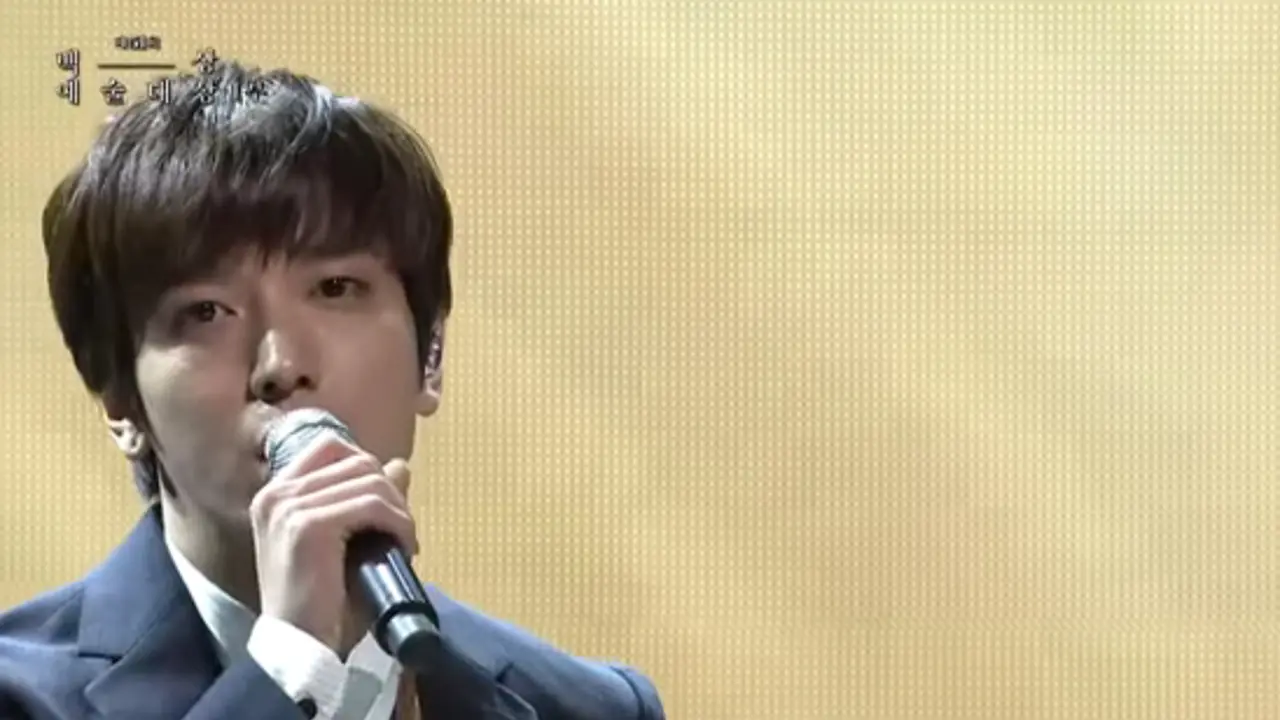 Jung Yong Hwa CNBLUE Memukau di Baeksang Arts Awards